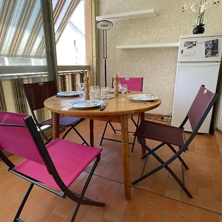 Apartment T2 With Balcony Close To The Sea *