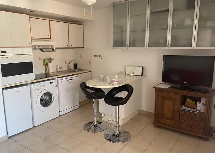 T2 With Balcony Close To The Sea Lägenhet